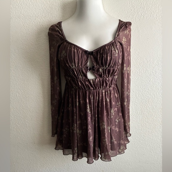 Urban Outfitters Diana Ruched Cut-Out Playsuit Floral Long Sleeve Romper M - Picture 3 of 16